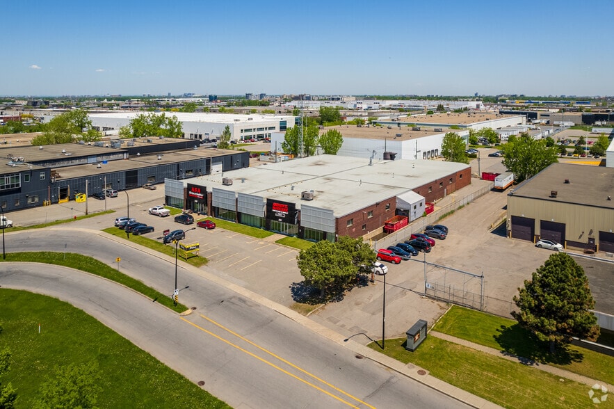 More Photos Of 235 Montee De Liesse, Saint-Laurent Manufacturing For Sale