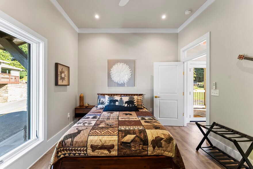 More Photos Of 870 Main St, Blowing Rock Restaurant For Sale