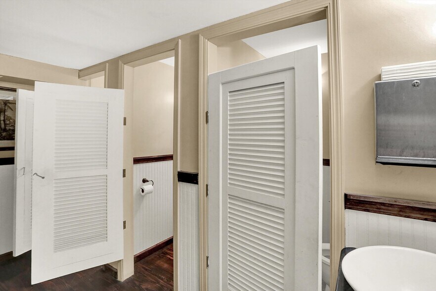 More Photos Of 111 S Walnut St, Edinburgh Theater Concert Hall For Sale