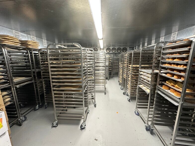 More Photos Of 590 N Main St, Leeds Manufacturing For Sale