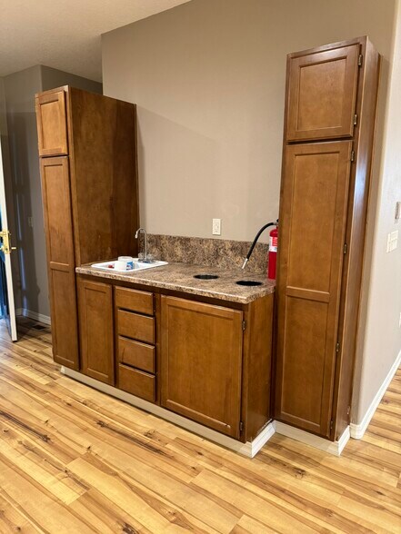More Photos Of 718 N Main Ave, Gresham Loft Creative Space For Lease