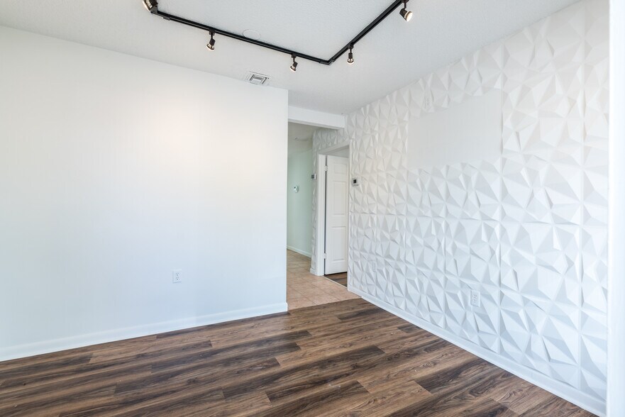 More Photos Of 800 E Melbourne Ave, Melbourne Storefront Retail Office For Lease