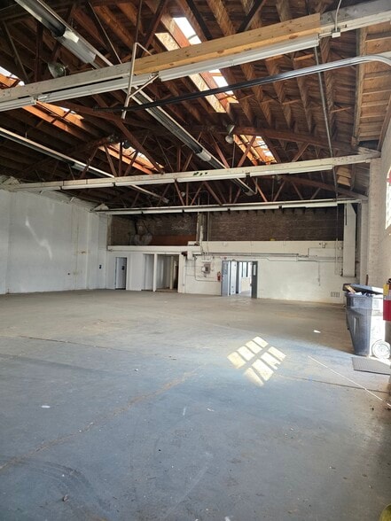 More Photos Of 7829-7839 W Grand Ave, Elmwood Park Warehouse For Lease