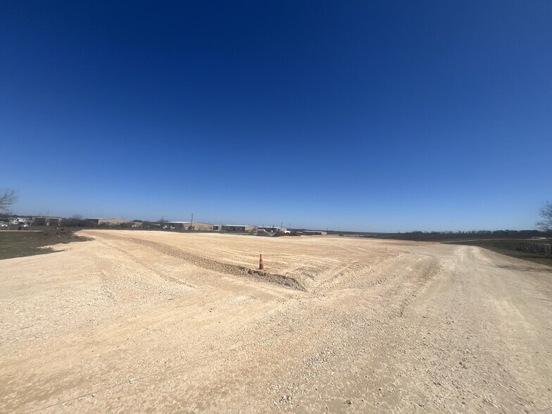 More Photos Of 8081 Old Bastrop Rd, New Braunfels Warehouse For Lease