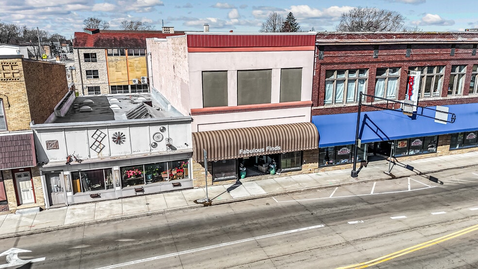 Primary Photo Of 811 Oregon St, Oshkosh Restaurant For Sale