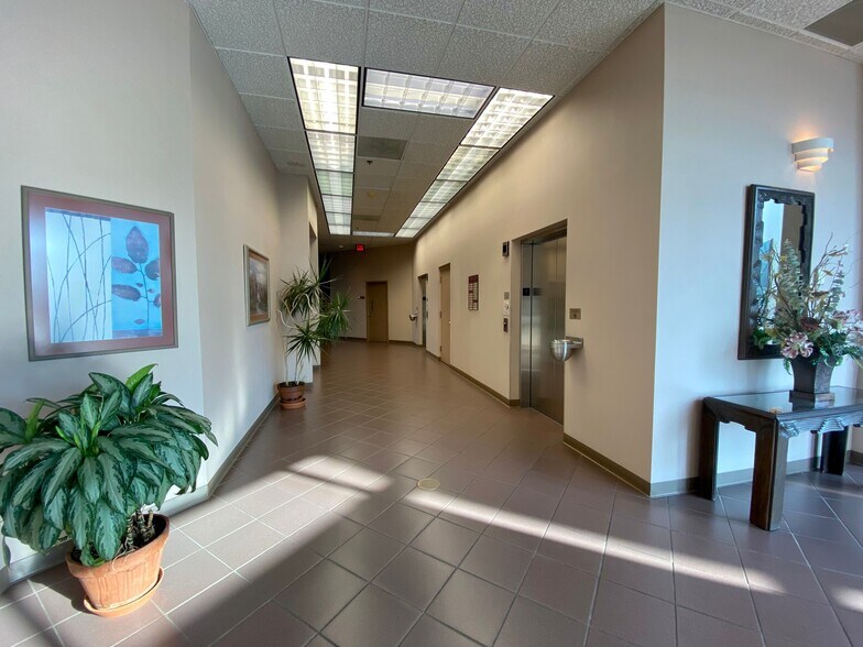 More Photos Of 1801 W Norton Rd, Springfield Office For Sale