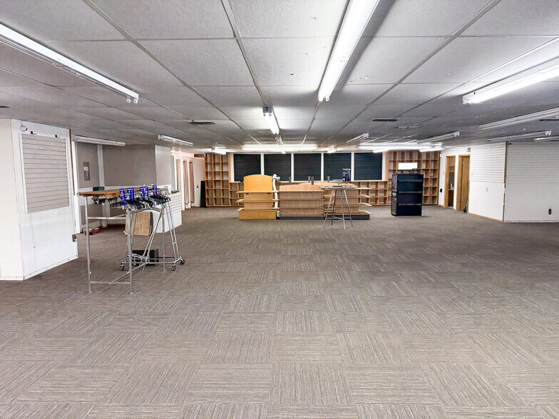 More Photos Of 6645 19th St, Lubbock Freestanding For Lease