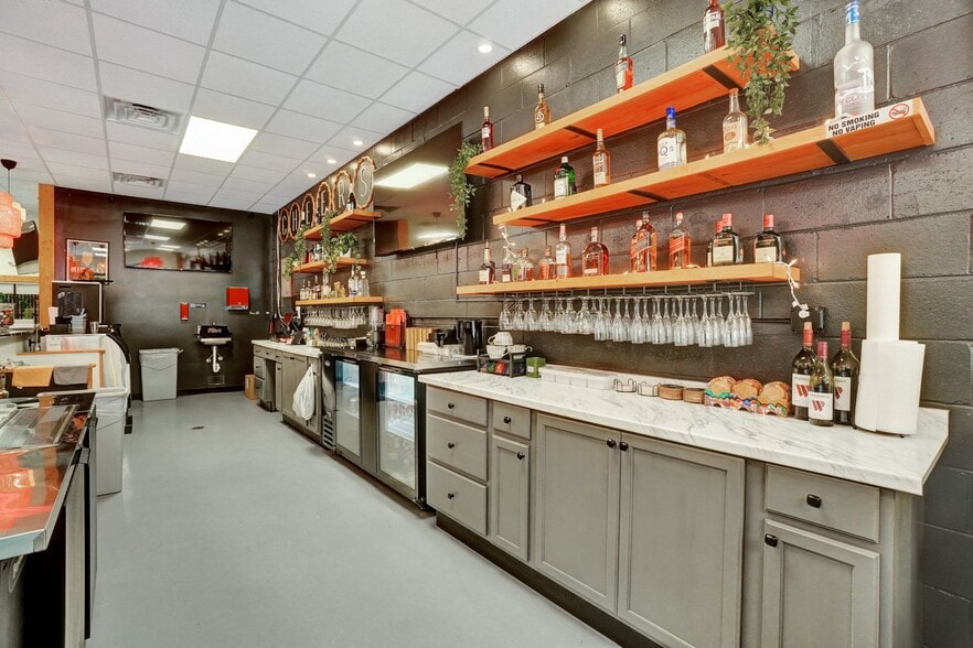 More Photos Of 3365 Dogwood Dr, Hapeville Storefront Retail Office For Lease