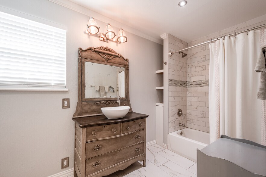 More Photos Of 11620 Fostoria Rd, Cleveland Office For Sale