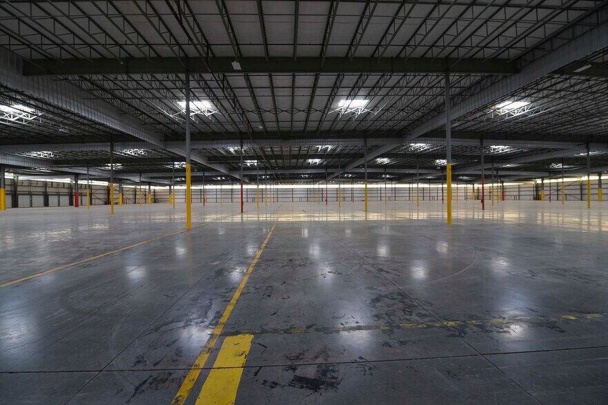 More Photos Of 4200 N Industrial Blvd, Kingman Distribution For Lease