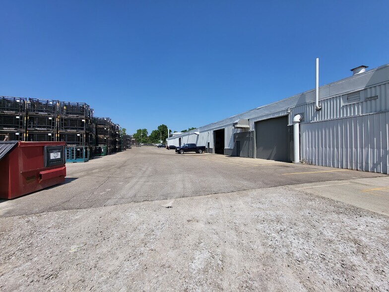 More Photos Of 60 Baldwin Ave, Pontiac Warehouse For Lease