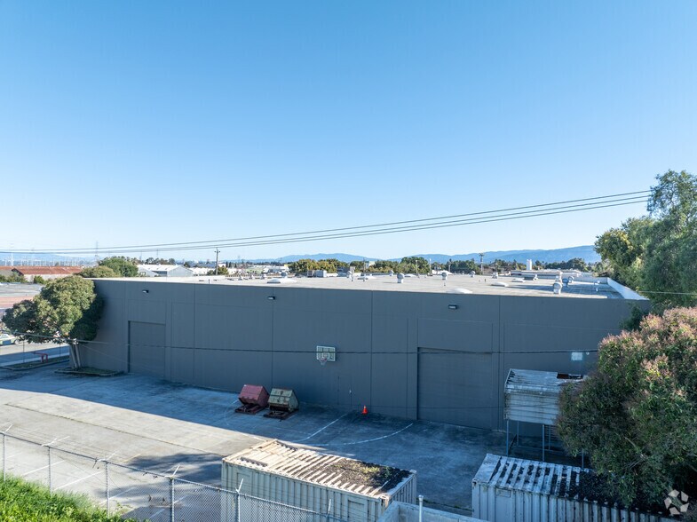 More Photos Of 351 Demeter St, East Palo Alto Warehouse For Lease