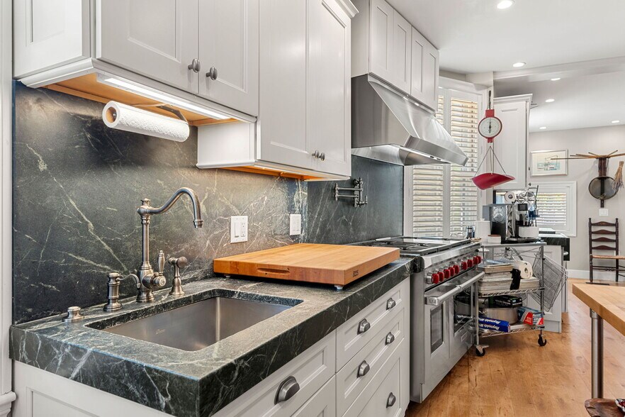 More Photos Of 314 Essex St, Salem Specialty For Sale