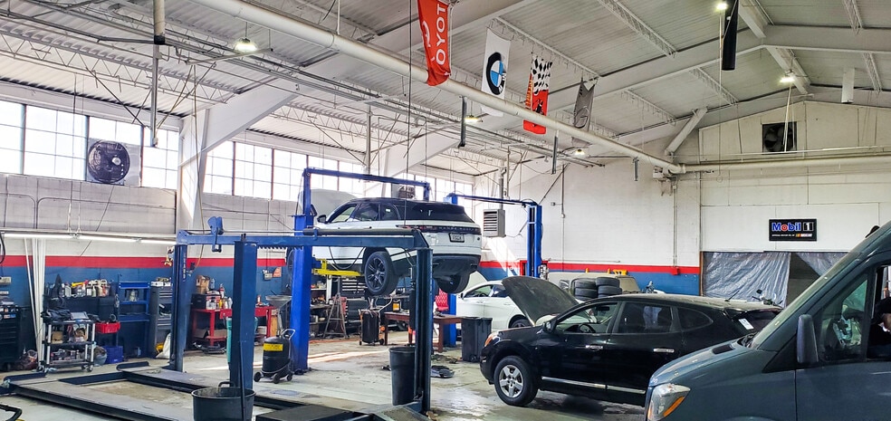 More Photos Of 2007-2015 E 11th St, Tulsa Auto Dealership For Sale