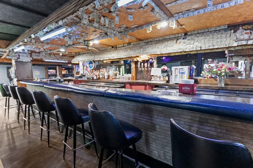 More Photos Of 220 N Old Route 66, Litchfield Restaurant For Sale