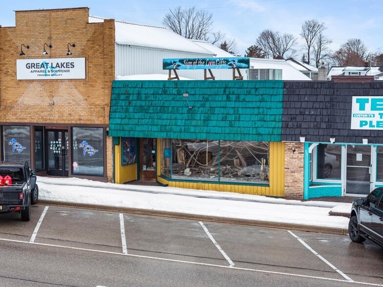 More Photos Of 311 E Central Ave, Mackinaw City Storefront For Sale