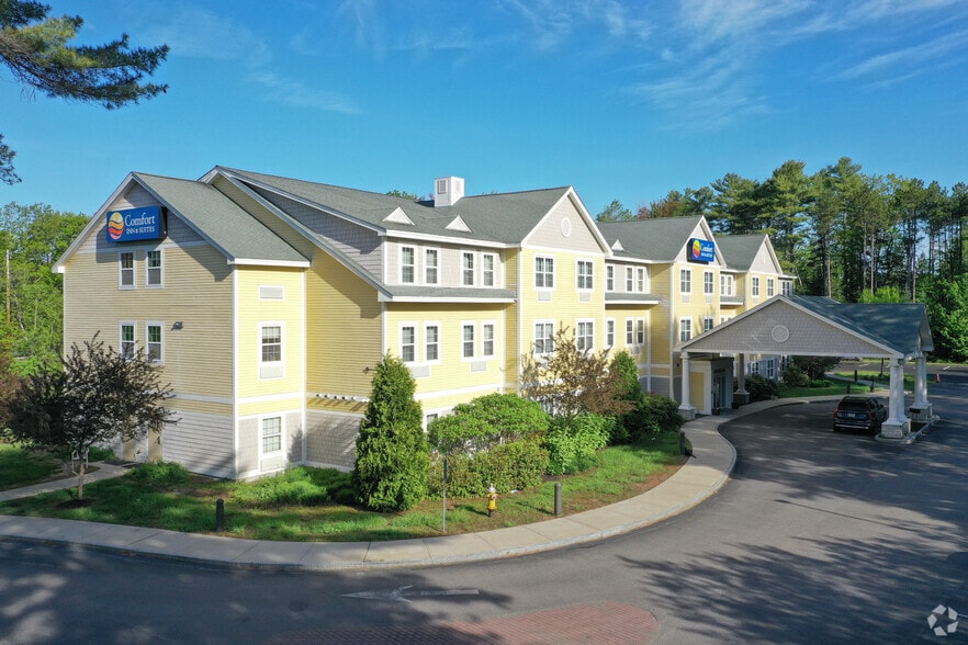 Primary Photo Of 329 US Route 1, Scarborough Hotel For Sale