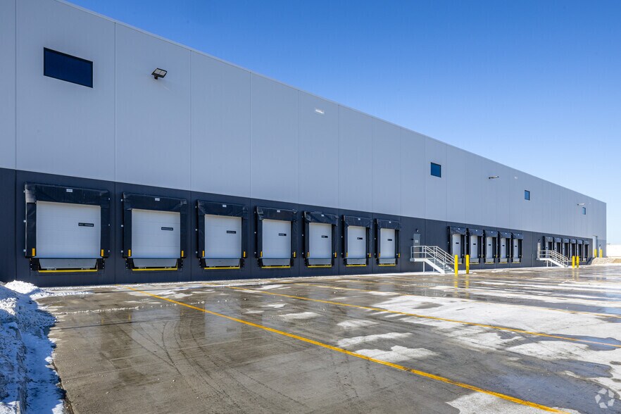 More Photos Of 10698 Seymour Ave, Franklin Park Warehouse For Lease