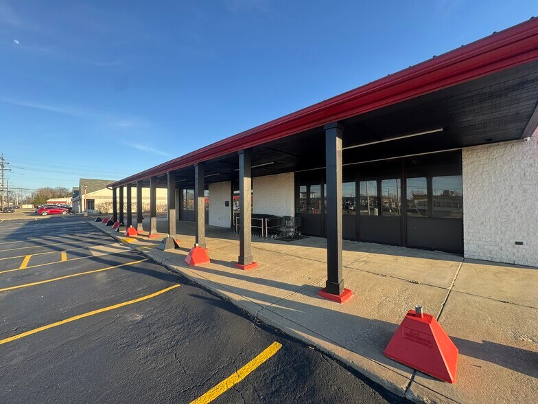 More Photos Of 13425 Snow Rd, Brook Park Freestanding For Lease