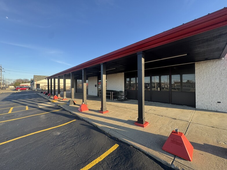 More Photos Of 13425 Snow Rd, Brook Park Freestanding For Lease