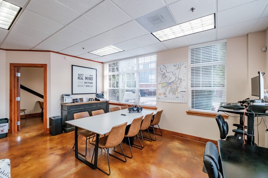 More Photos Of 321 E 1st Ave, Albany Office Residential For Lease