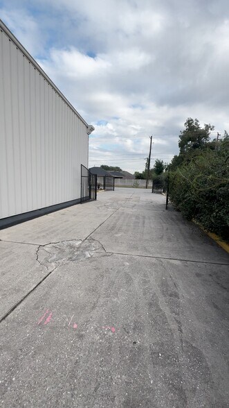 More Photos Of 257-263 W Rittenhouse St, Houston Warehouse For Sale