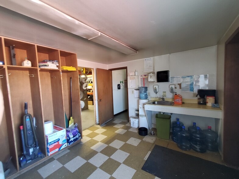 More Photos Of 6881 E 5th Pl, Lynden Industrial For Sale