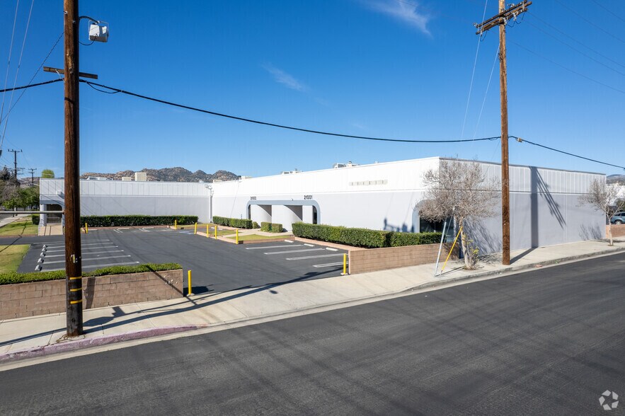 Primary Photo Of 21001-21009 Superior St, Chatsworth Unknown For Lease