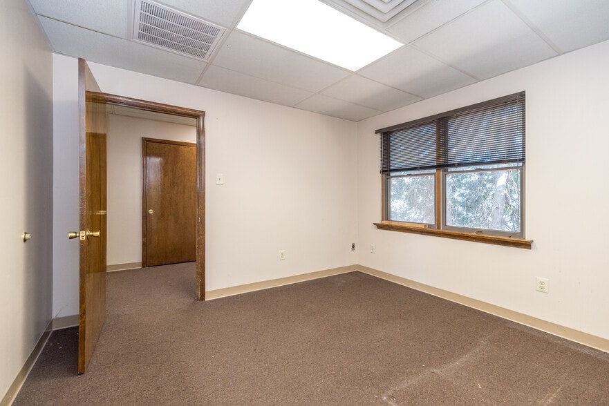 More Photos Of 908-918 Town Center, New Britain Office For Sale