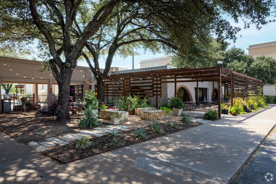 Primary Photo Of 4323 S Interstate 35, Austin Restaurant For Sale