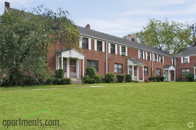 More Photos Of 35 Woodland Dr, Hartford Apartments For Sale