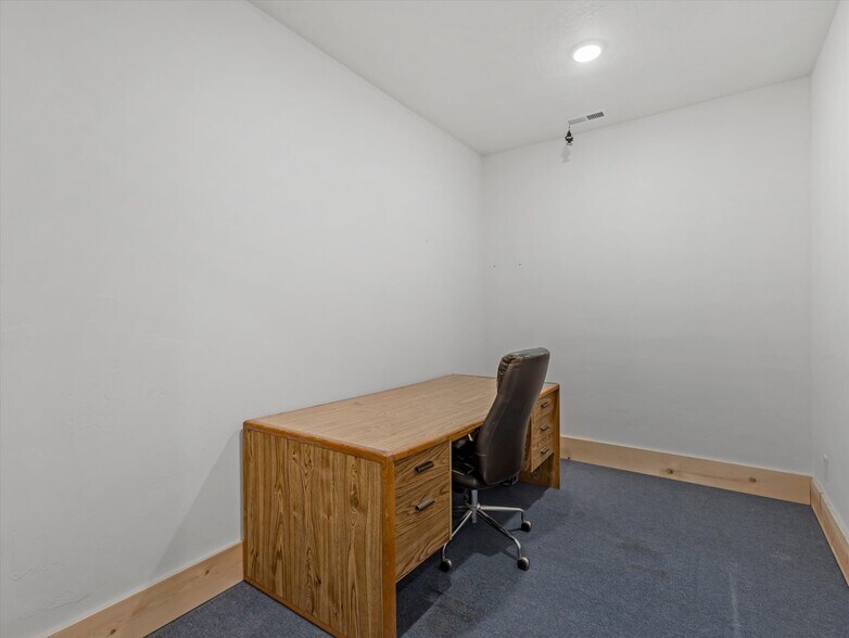 More Photos Of 1355 W 465 S, Orem Manufacturing For Sale