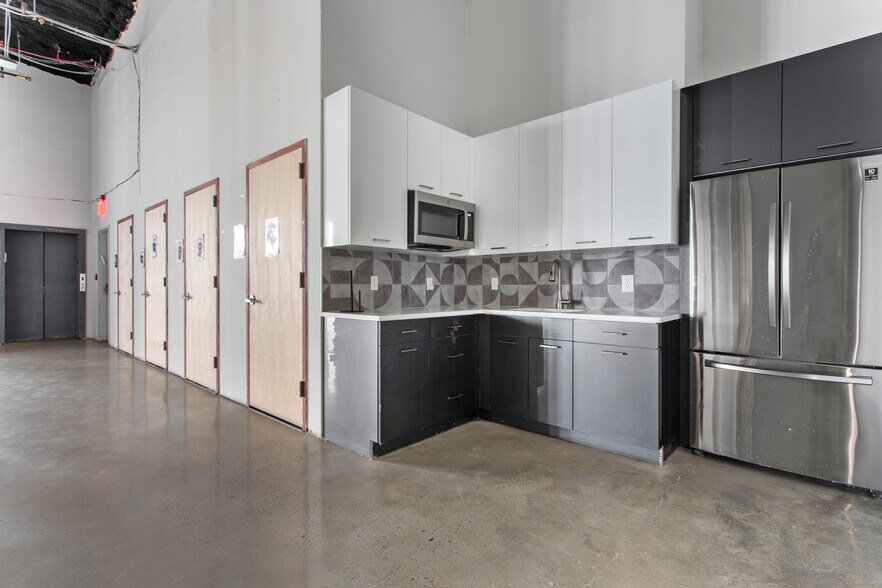 More Photos Of 84 14th St, Brooklyn Office For Lease