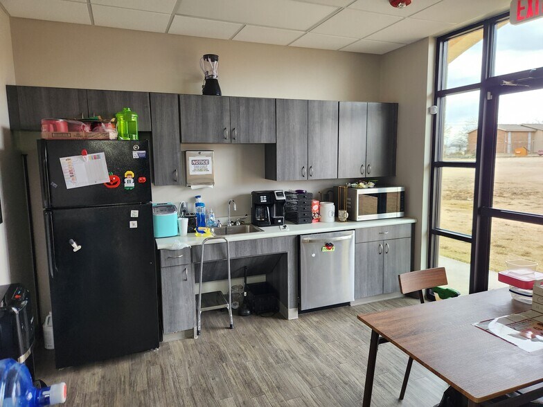 More Photos Of 2895 Lewis Ln, Paris Medical For Sale