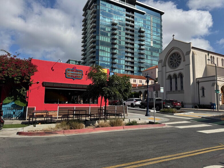 More Photos Of 2706 5th Ave, San Diego Restaurant For Lease