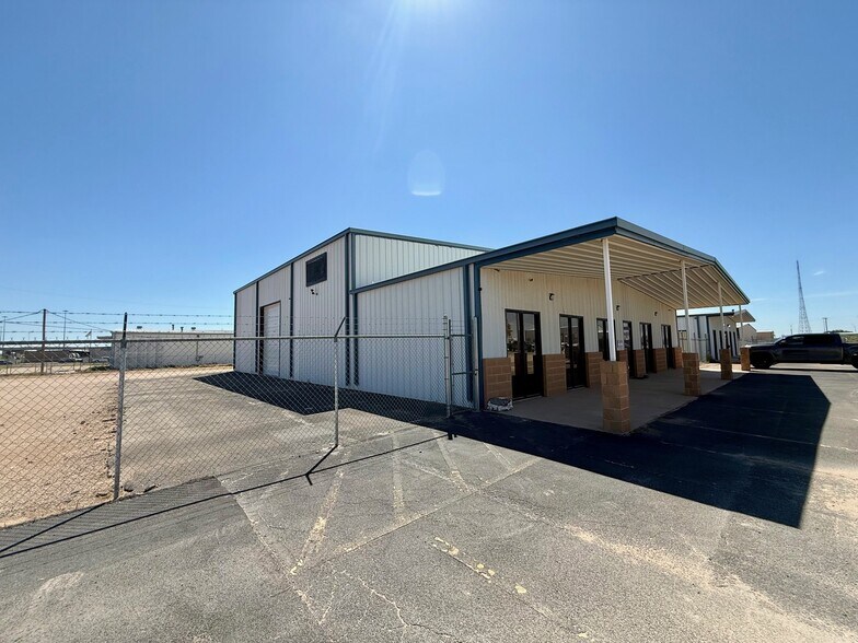 More Photos Of 2001 Westar Rd, Midland Warehouse For Lease