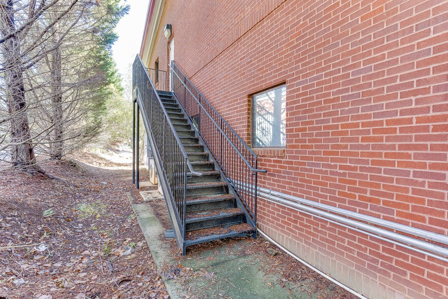 More Photos Of 743 Church St, Buford Industrial For Sale