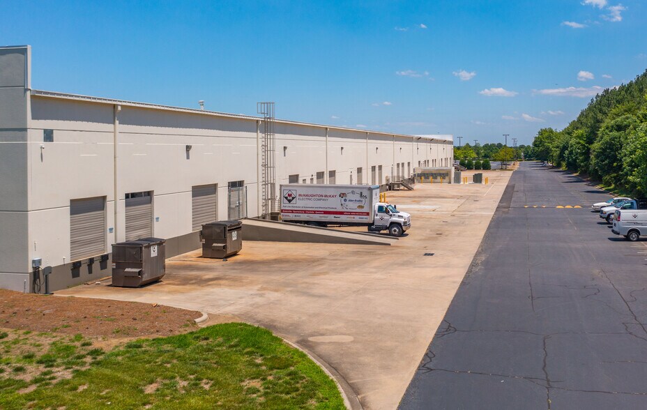 More Photos Of 2745 Whitehall Park Dr, Charlotte Unknown For Lease