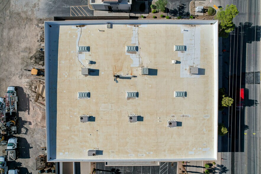 More Photos Of 200 Sunpac Ave, Henderson Warehouse For Sale