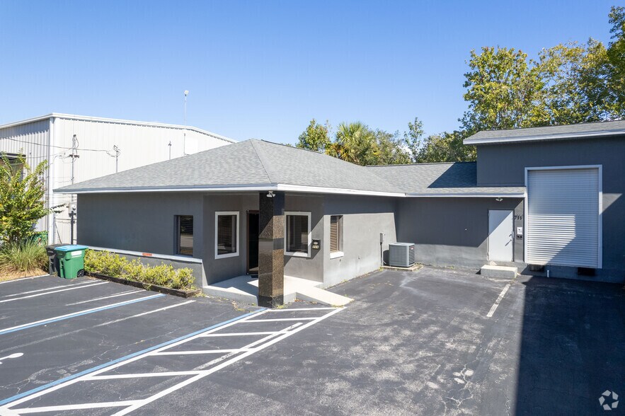More Photos Of 711 Commercial Dr, Daytona Beach Manufacturing For Lease
