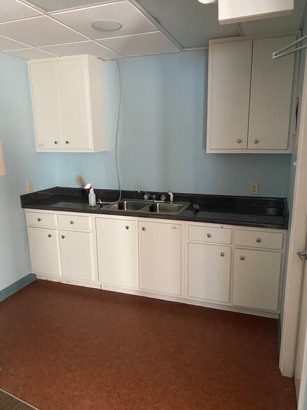 More Photos Of 145-155 N Park Trl, Stockbridge Medical For Sale