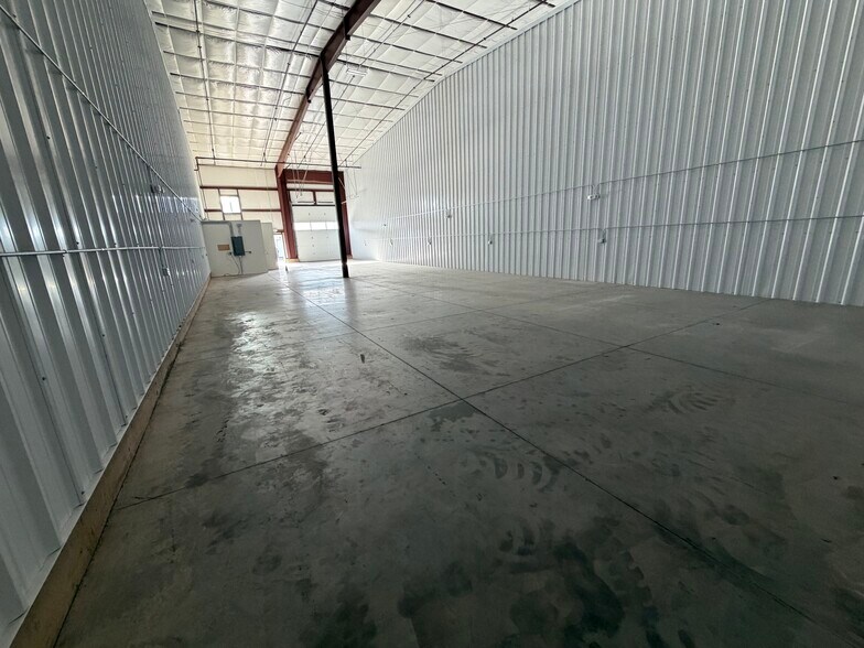 More Photos Of Gateway Industrial Park, Hurricane Warehouse For Lease