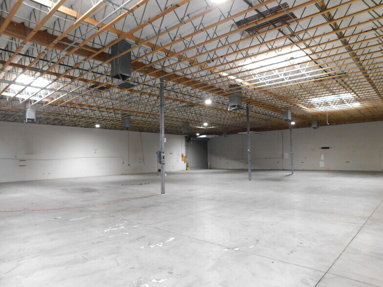 More Photos Of 4830 W Oquendo Rd, Las Vegas Light Manufacturing For Lease