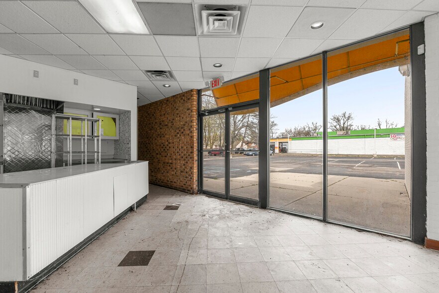 More Photos Of 15839 Telegraph Rd, Redford Township Fast Food For Lease