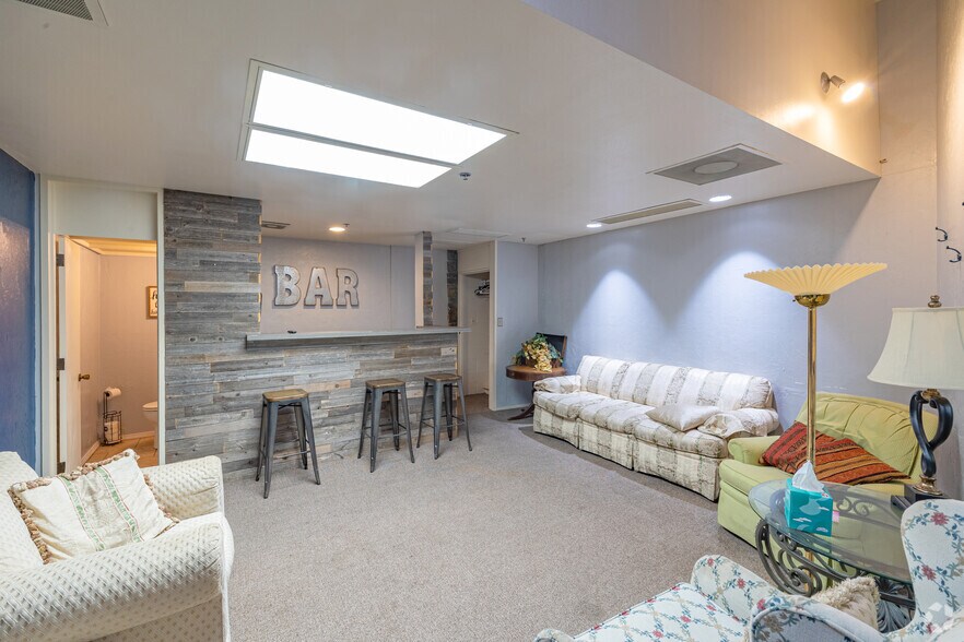 More Photos Of 6009 NW Expressway St, Oklahoma City Specialty For Sale