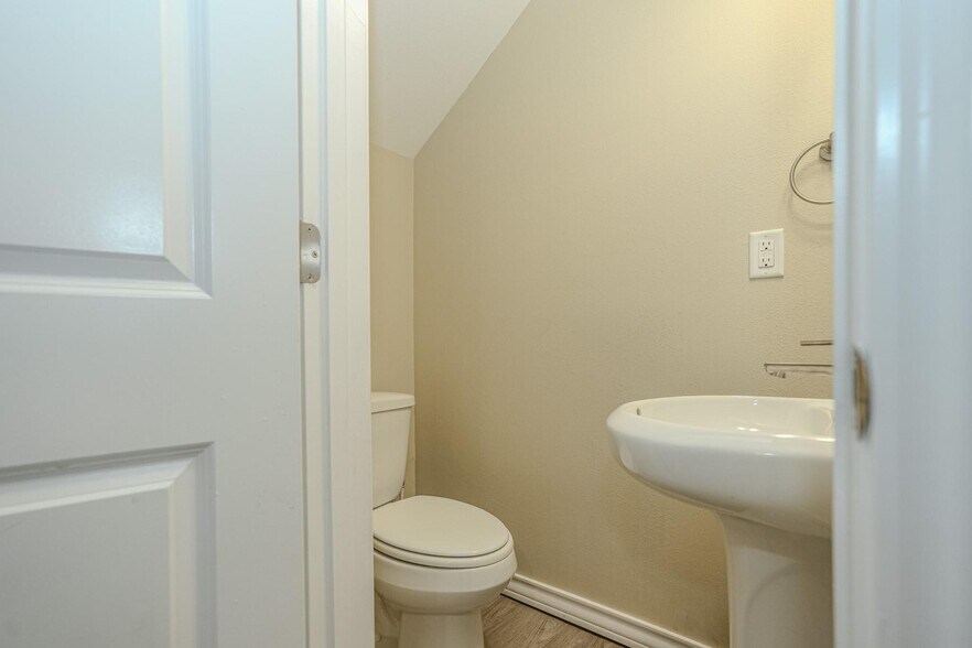 More Photos Of 8133 W 7th St, Texarkana Apartments For Sale