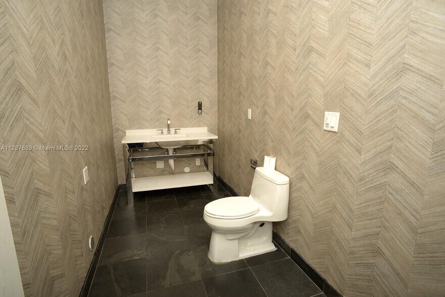 More Photos Of 350-360 NE 60th St, Miami Loft Creative Space For Lease