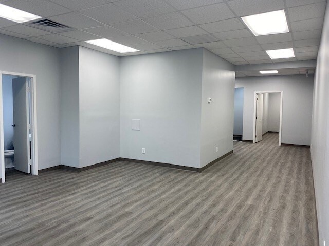 More Photos Of 1750 Old Spring House Ln, Atlanta Unknown For Lease