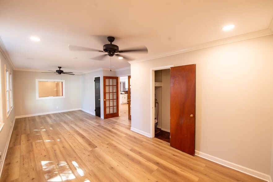 More Photos Of 3801 Miriam Dr, Charlotte Office For Lease