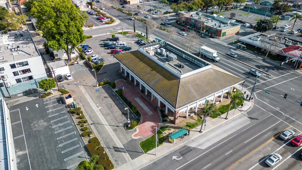 More Photos Of 1701 N Main St, Santa Ana Office For Sale